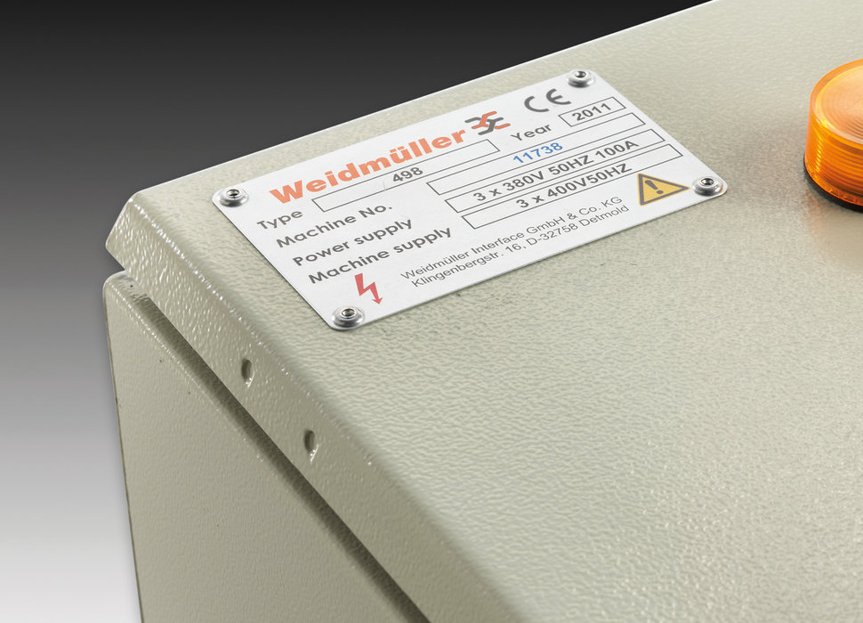 MetalliCard od firmy Weidmüller – kovové štítky: štítky z hliníku nebo korozivzdorné oceli pro označování elektrických zařízení a kabelů